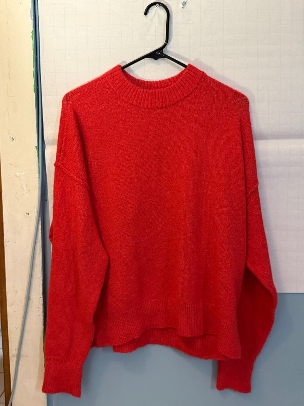 American Eagle | Fuzzy Oversized Red Crewneck Sweater | Extra Small